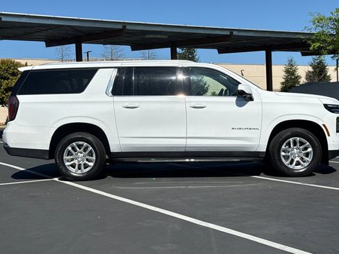 Used 2025 Chevrolet Suburban LT AWD/4WD image 8