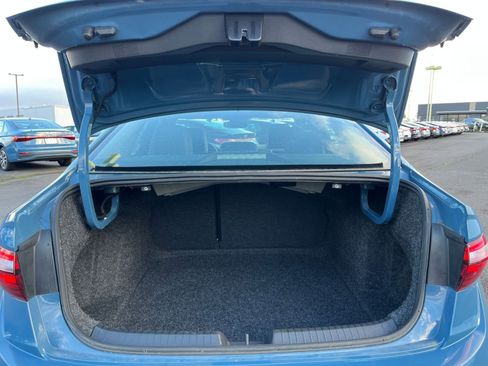 Used 2025 Volkswagen Jetta SE image 32