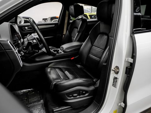 Used 2023 Porsche Cayenne Base image 42