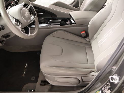Used 2025 Hyundai Elantra Sport FWD image 10