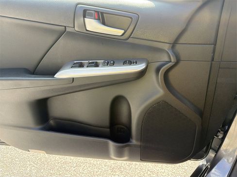 Used 2014 Toyota Camry SE image 22