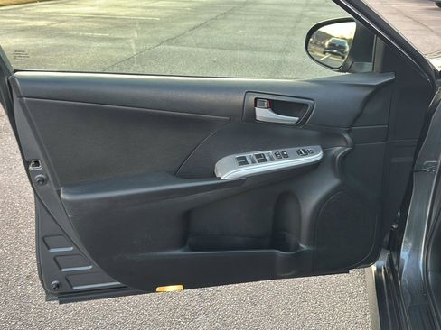 Used 2012 Toyota Camry SE image 14