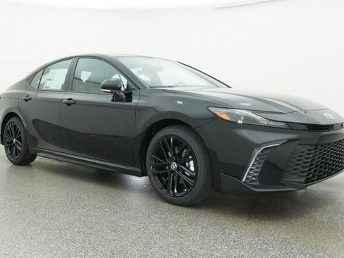 Used 2026 Toyota Camry SE image 32