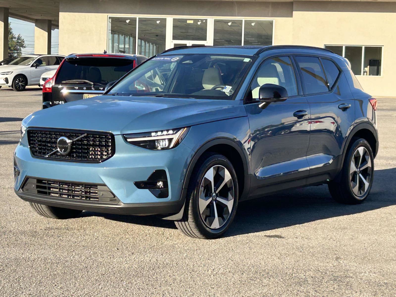 Certified 2024 Volvo XC40 B5 Plus w/ Climate Package AWD/4WD image 3