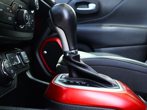 Used 2019 Jeep Renegade Trailhawk image 51