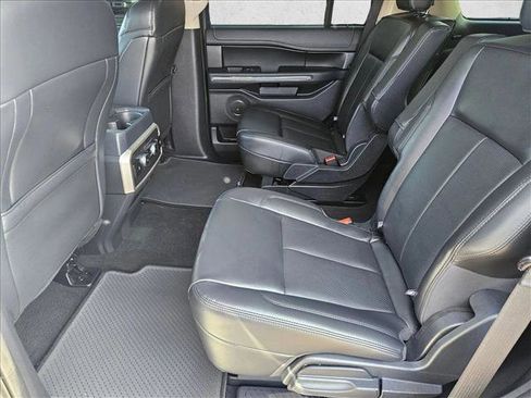 Used 2024 Ford Expedition XLT image 18