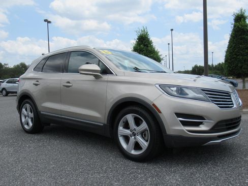Used 2015 Lincoln MKC FWD image 1