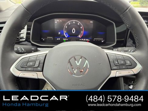 Used 2025 Volkswagen Jetta SE FWD image 16