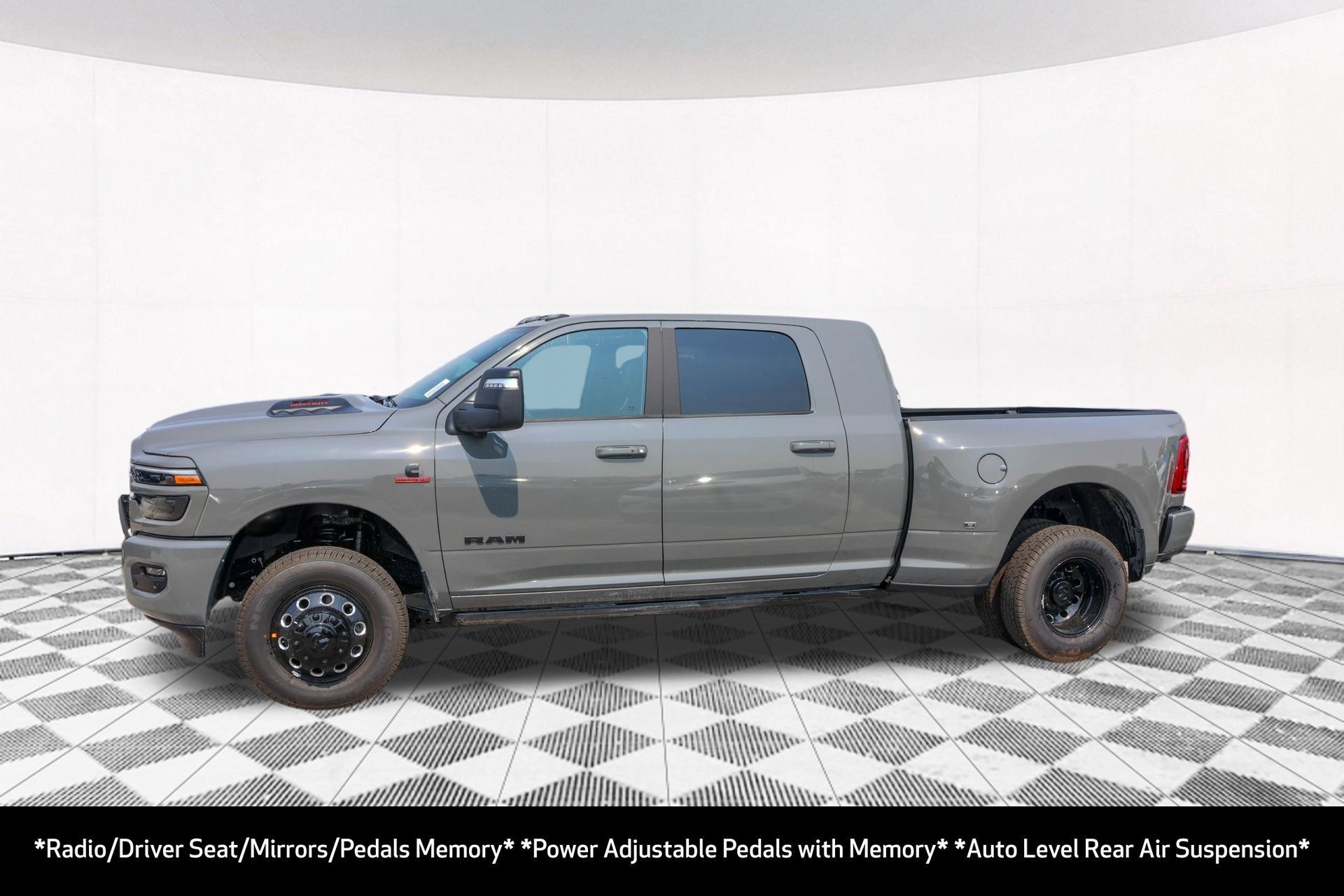 New 2026 RAM 3500 Laramie AWD/4WD image 9