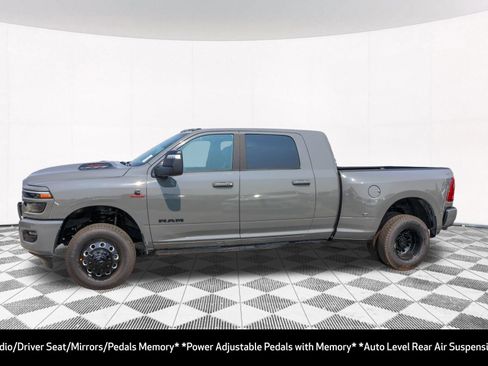 New 2026 RAM 3500 Laramie AWD/4WD image 9