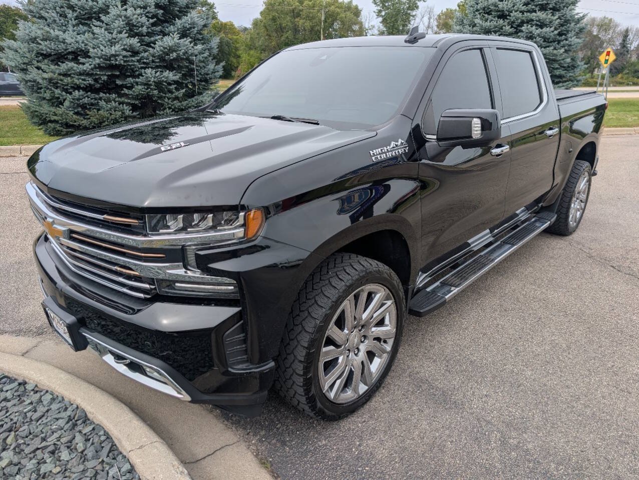 Used 2019 Chevrolet Silverado 1500 High Country w/ High Country Premium Package AWD/4WD image 5