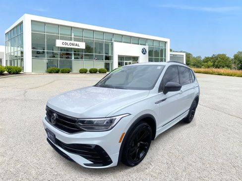 Certified 2023 Volkswagen Tiguan SE R-Line AWD/4WD image 1