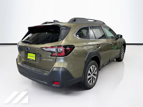 Used 2025 Subaru Outback Premium AWD/4WD image 5