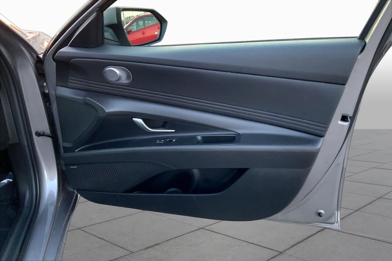 Used 2024 Hyundai Elantra Limited FWD image 20