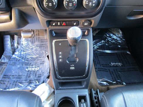 Used 2016 Jeep Patriot High Altitude image 14