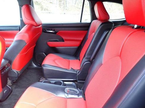 Certified 2023 Toyota Highlander XSE image 17