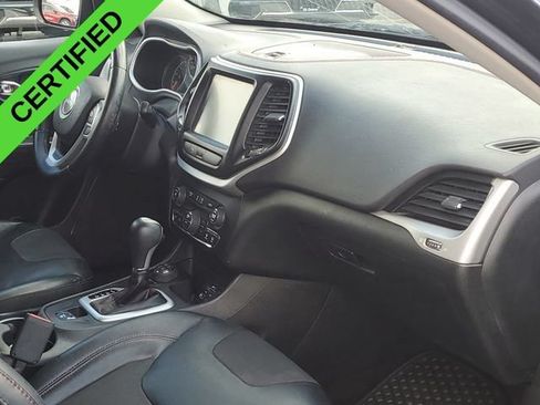 Used 2017 Jeep Cherokee Trailhawk w/ Comfort & Convenience Group AWD/4WD image 27