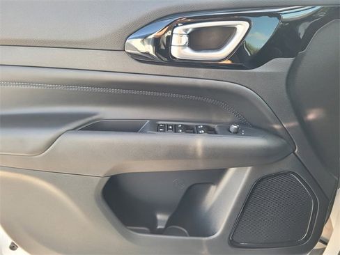 Used 2026 Jeep Compass Latitude image 19