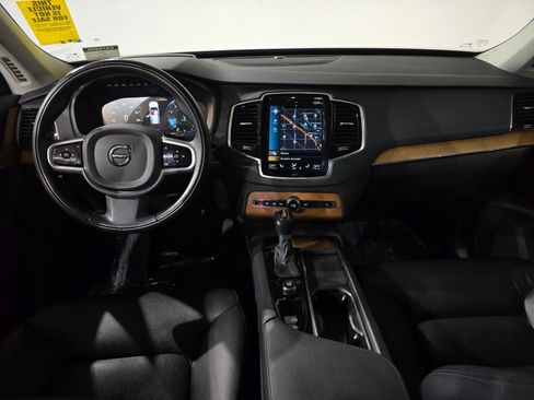 Used 2022 Volvo XC90 T6 Momentum w/ Advanced Package image 22