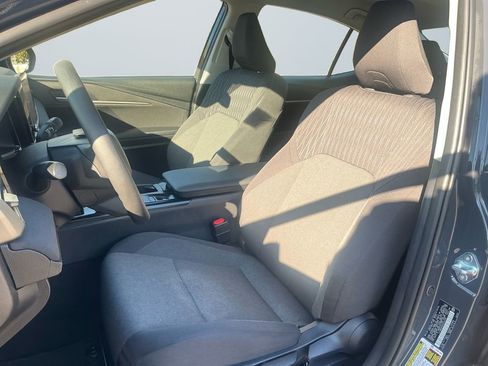 Used 2025 Toyota Camry LE image 9