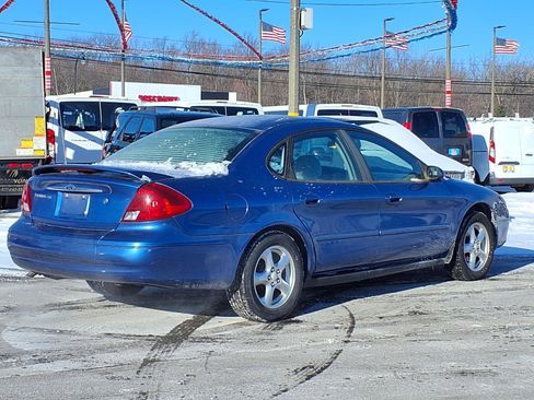 Used 2003 Ford Taurus SE image 2