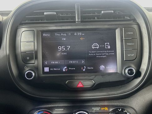 Used 2025 Kia Soul LX w/ LX Technology Package FWD image 21