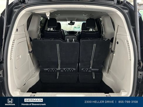 Used 2024 Chrysler Pacifica Limited FWD image 30
