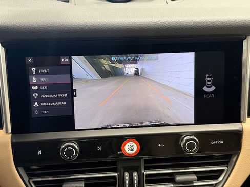 Certified 2025 Porsche Macan image 33