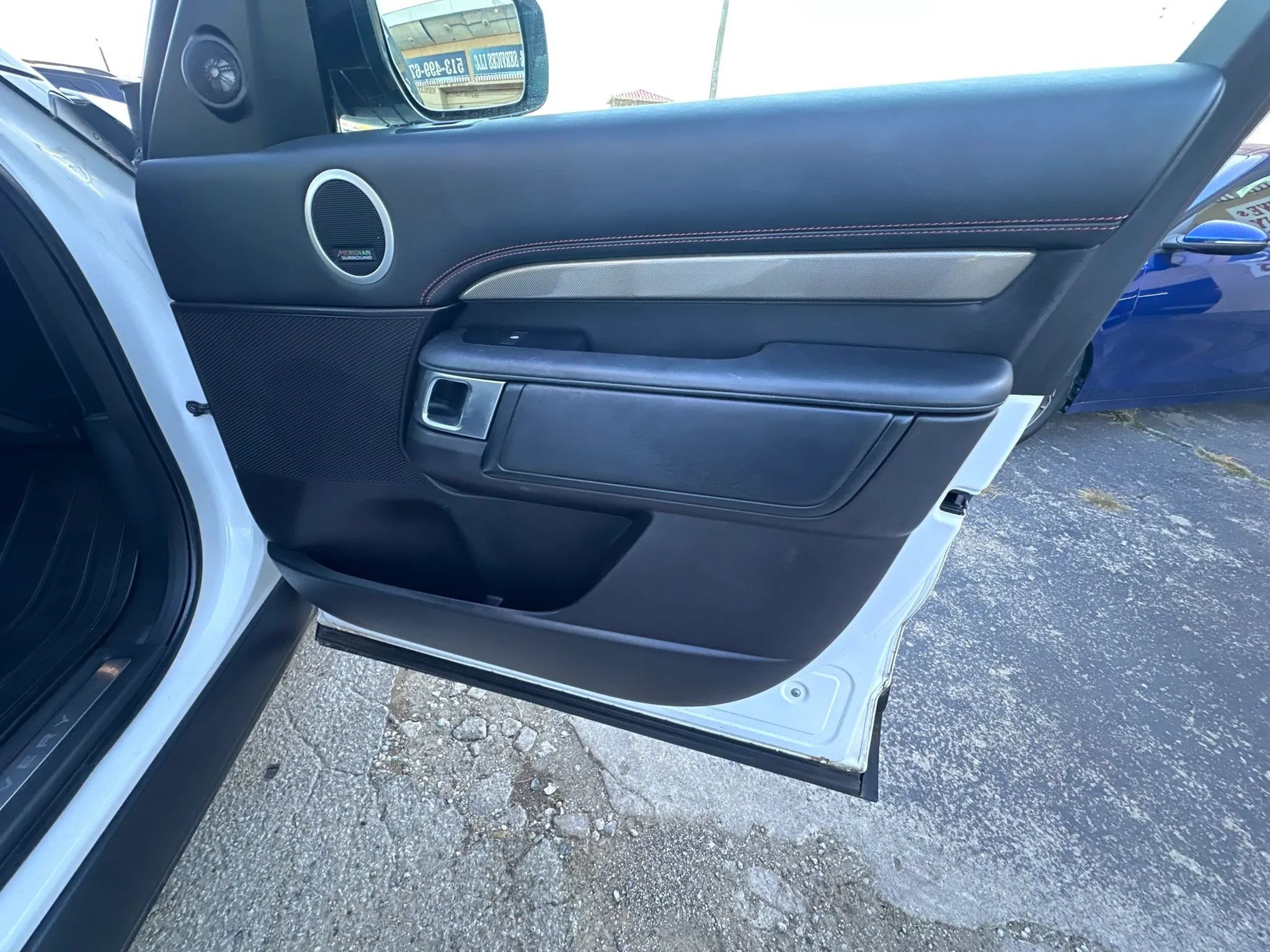 Used 2018 Land Rover Discovery HSE Luxury AWD/4WD image 28