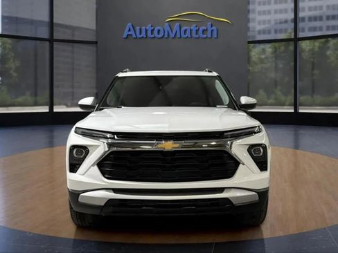 Used 2024 Chevrolet TrailBlazer LT w/ LT Cold Weather Package image 2