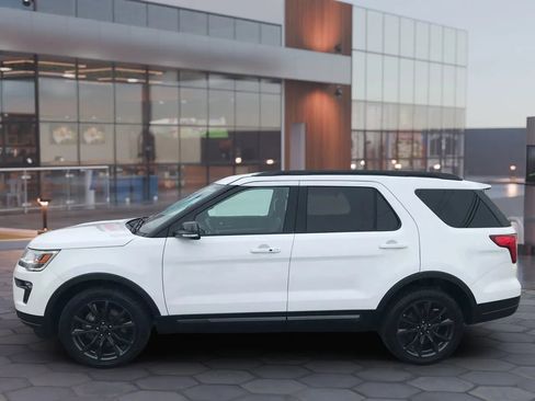 Used 2019 Ford Explorer XLT w/ Equipment Group 202A image 5