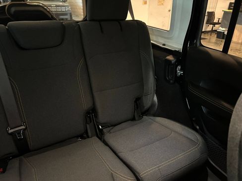 Used 2025 Jeep Wrangler Unlimited Sahara AWD/4WD image 37
