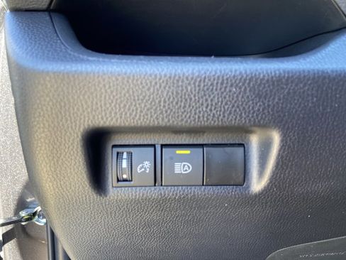 Used 2024 Toyota RAV4 XLE FWD image 43
