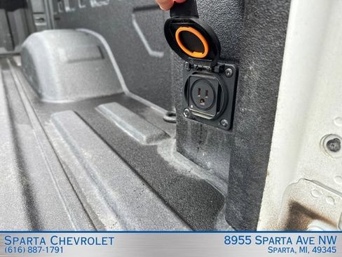 Used 2023 GMC Sierra 2500 SLT w/ SLT Premium Package AWD/4WD image 11