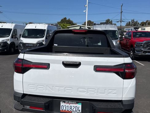 Used 2025 Hyundai Santa Cruz SE FWD image 3