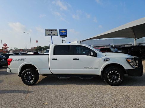 Used 2019 Nissan Titan PRO-4X AWD/4WD image 9