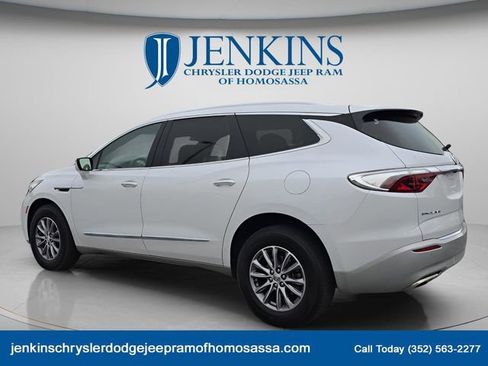 Used 2023 Buick Enclave Essence FWD image 7