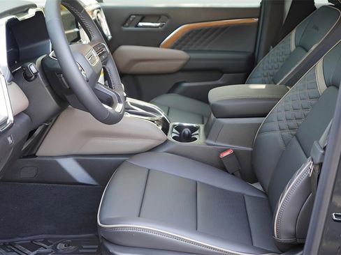 New 2026 GMC Canyon Denali image 9