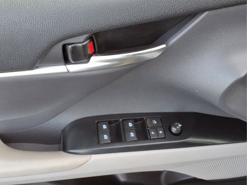 Used 2019 Toyota Camry LE image 16