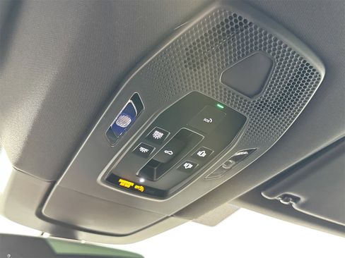 Certified 2025 Porsche Macan Electric image 25