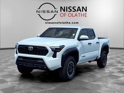 Used 2025 Toyota Tacoma TRD Off-Road AWD/4WD image 1