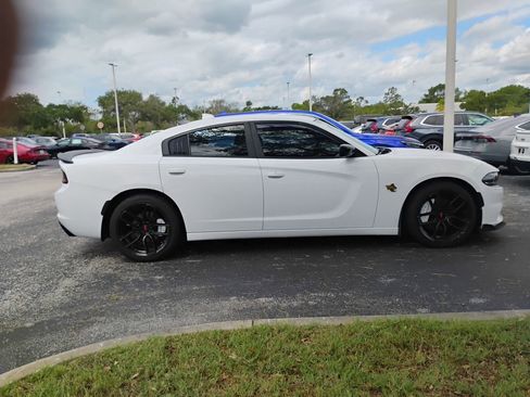 Used 2018 Dodge Charger R/T w/ Blacktop Package RWD image 4