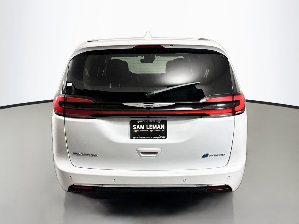 Used 2022 Chrysler Pacifica Limited FWD image 6
