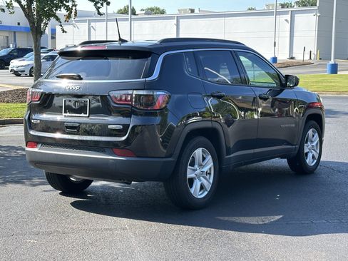 Used 2022 Jeep Compass Latitude FWD image 11