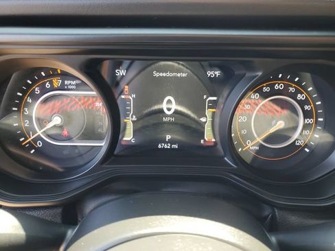 Used 2024 Jeep Gladiator Rubicon w/ Convenience Group AWD/4WD image 32
