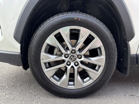 Used 2022 Toyota RAV4 Limited AWD/4WD image 11