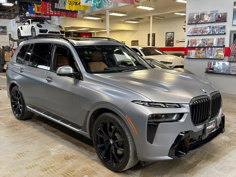 Used 2024 BMW X7 xDrive40i w/ Executive Package image 3