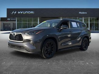 Used 2023 Toyota Highlander XLE AWD/4WD video 1