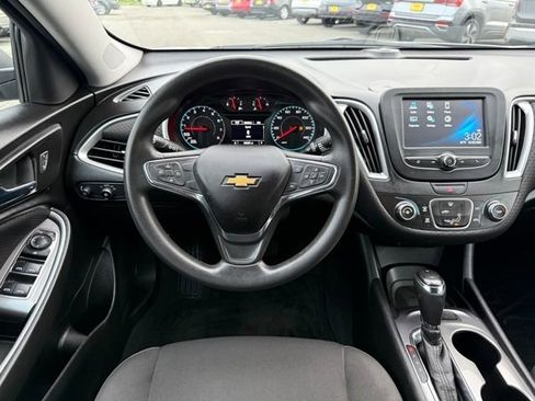 Used 2018 Chevrolet Malibu LS image 18