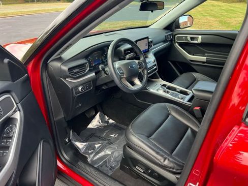 Used 2020 Ford Explorer XLT w/ Equipment Group 202A image 2